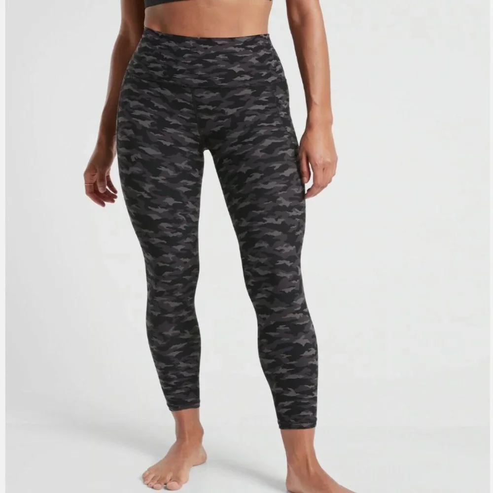 Athleta Salutation Stash Pocket II Tight Leggings Black Gray Camo Print Size XL